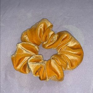 A yellow scrunchie!